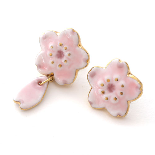 送料無料 日本製 佐賀県 有田町 有田焼 ハンドメイド サクラ チタン製ポスト ピアス アクセサリー オシャレ お洒落 ファッション 4279 Gg ジュエリーウォーク心斎橋